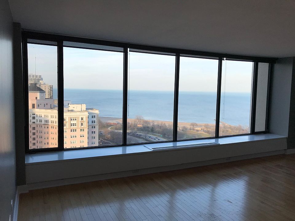 Amazing views of the beach and lake!