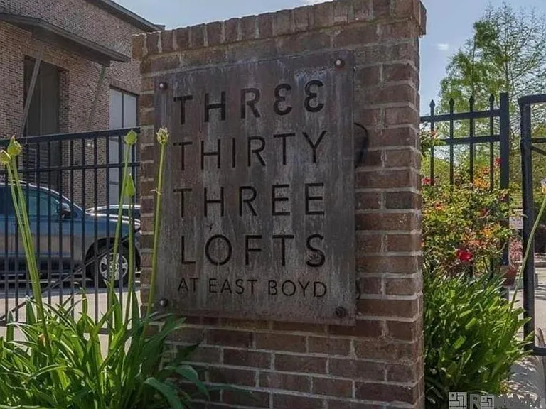333 E Boyd Dr #17 — Photo 1