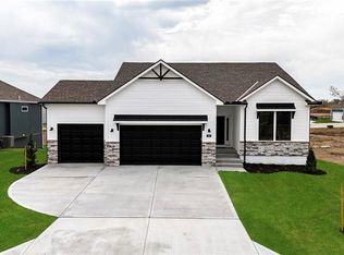 408 SW Hawthorne Ln, Blue Springs, MO 64014