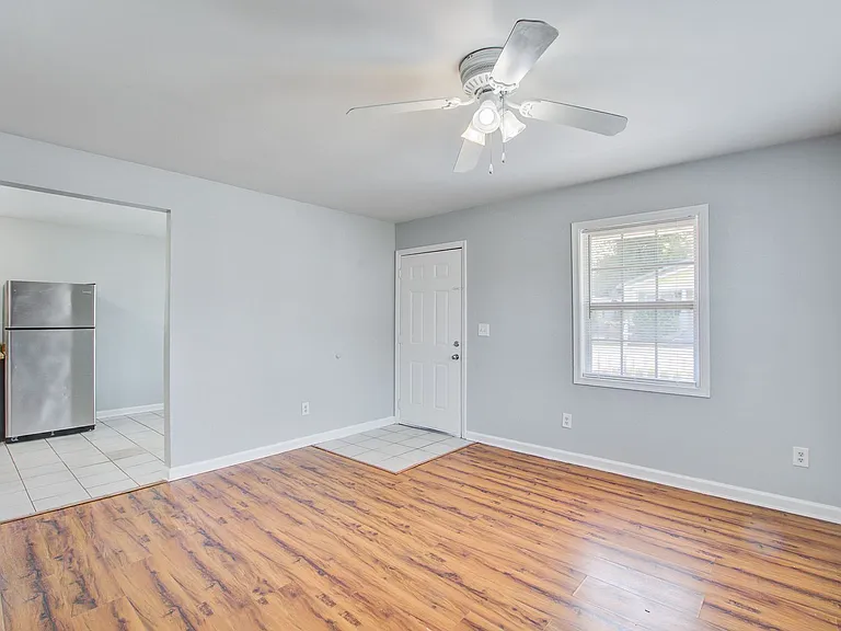 2150 Becker St — Photo 6