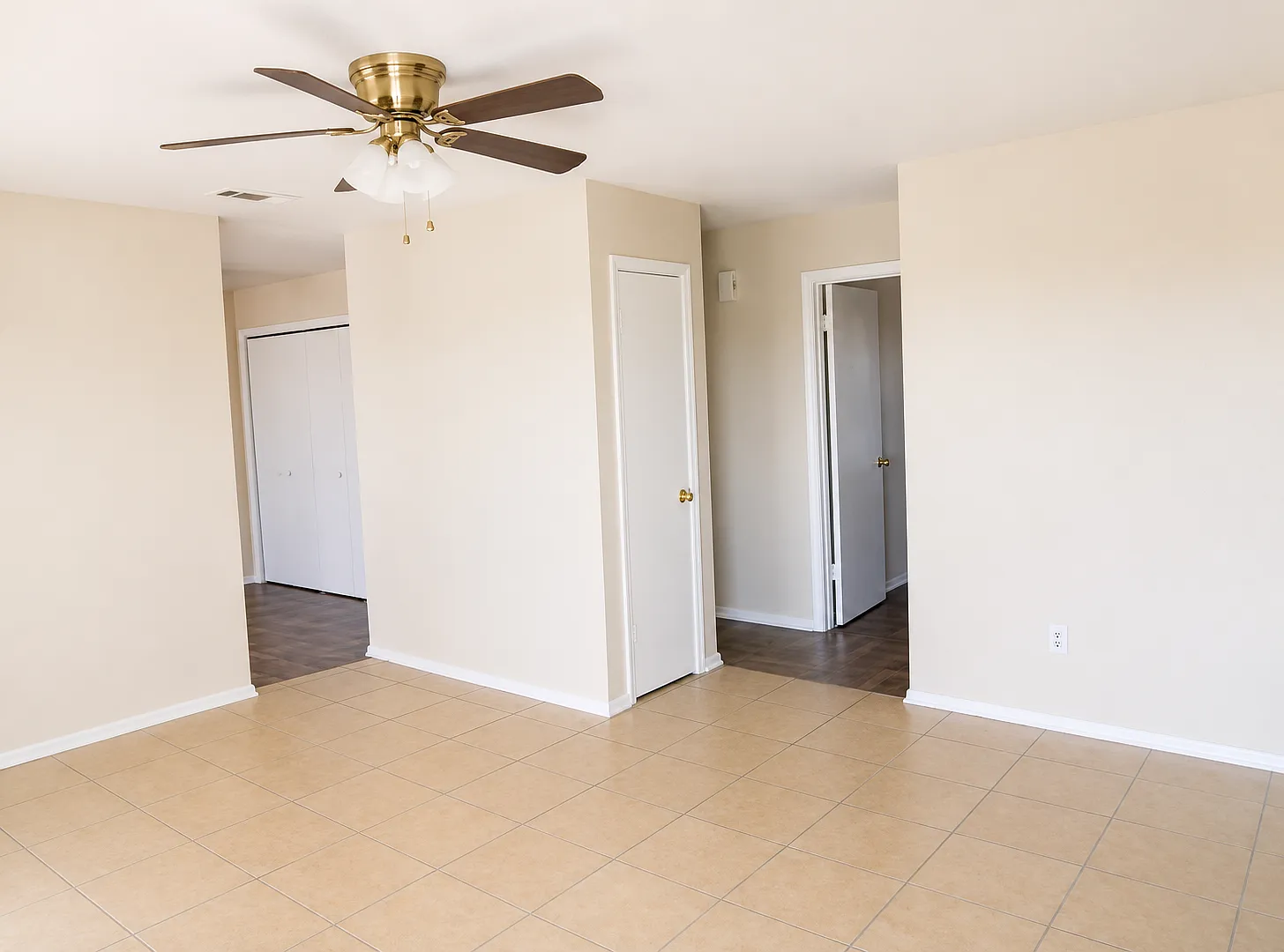 2 bed, 800 sqft, $925 — Photo 3
