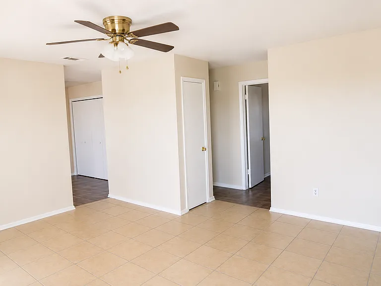 1710 Benttree Dr #B — Photo 6