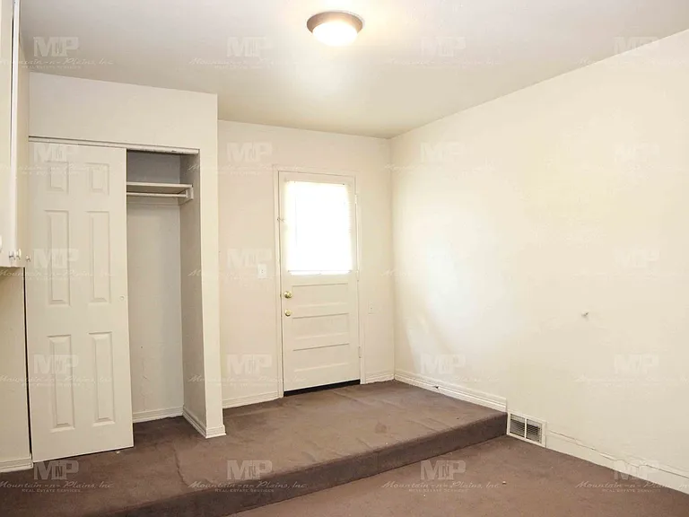 609 W Prospect Rd — Photo 12