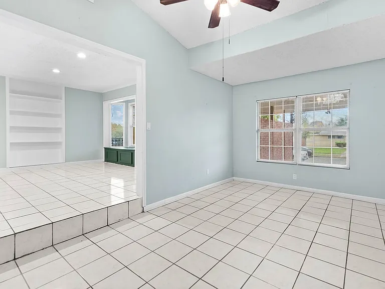 527 Lively Dr — Photo 16