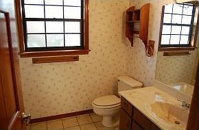 5th image of 304 Beverly Ct