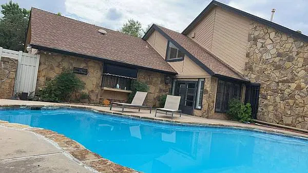 5 bed, 3712 sqft, $2,500 — Photo 3