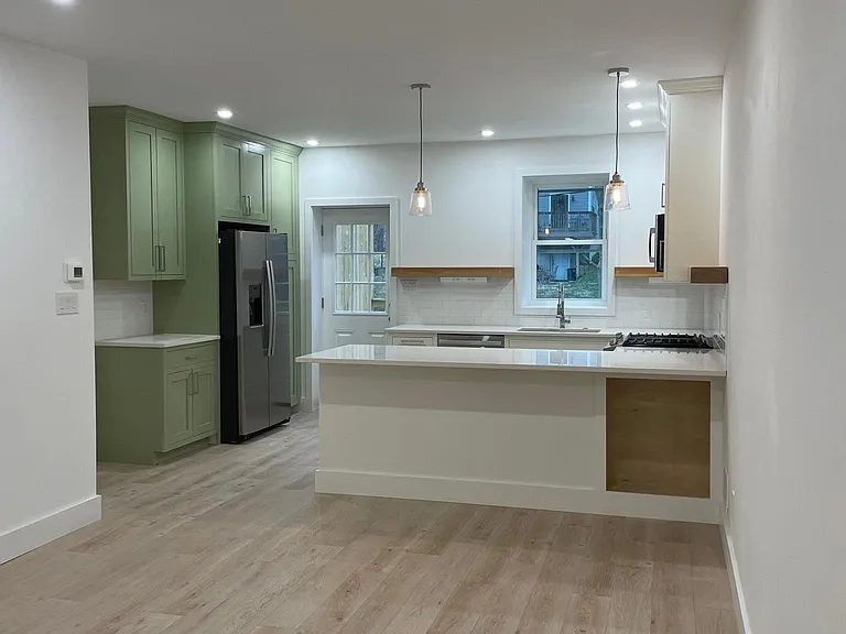 413 N Olive St — Photo 1