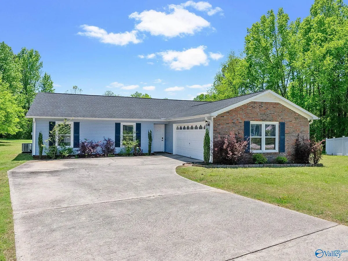 Building Photo - 105 Whisperbrook Cir