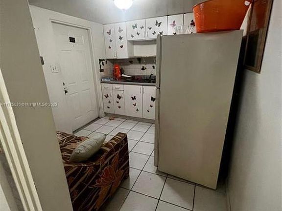 3rd image of 276 E 12th St