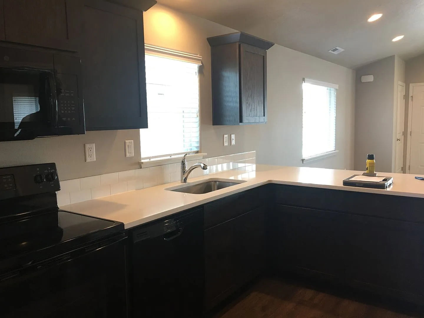 2 Bedroom / 1 Bathroom in SW Redmond Community — Photo 3
