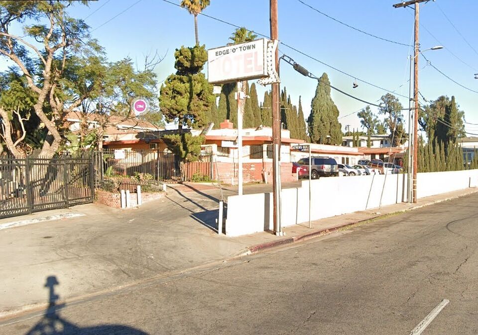 1st image of 503 W Athens Blvd