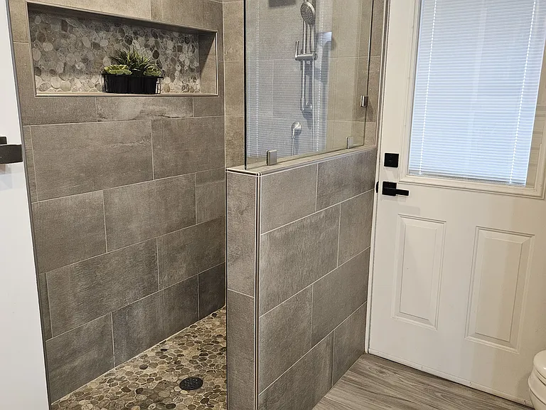 Primary Shower w/access to backyard