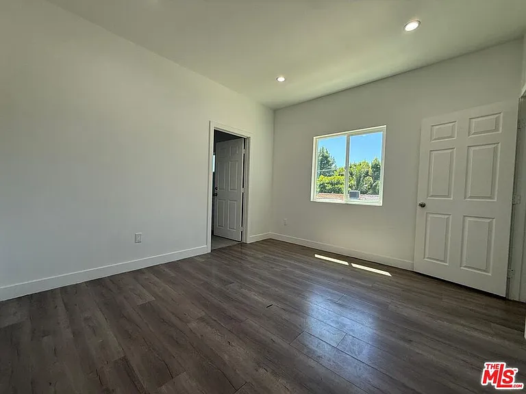 6744 Radford Ave — Photo 18