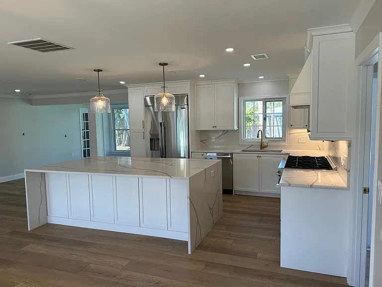 691 Russell St — Photo 7