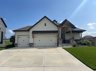 8013 NE 102nd St, Kansas City, MO 64157