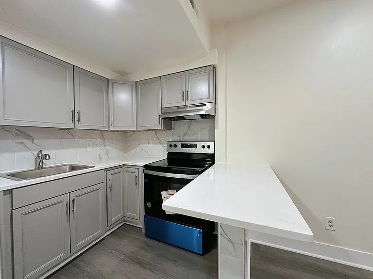 1914 Monongahela Ave #2F — Photo 3
