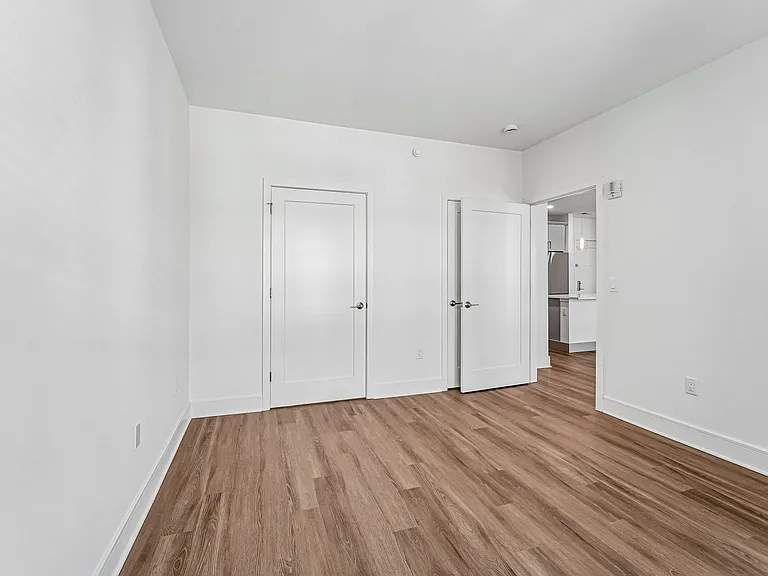 Madison Mall on Main Luxury Apartments — Photo 45