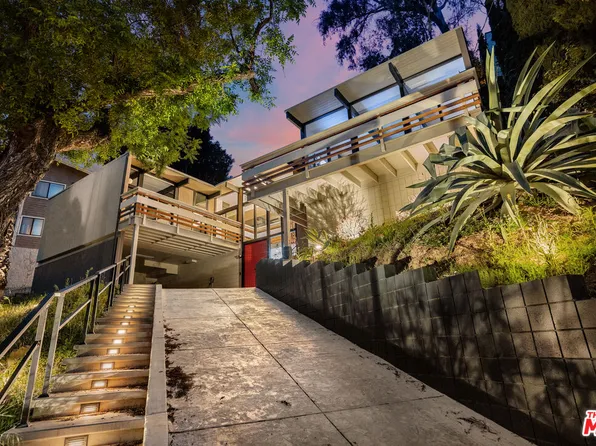 3905 Pacheco Dr, Sherman Oaks, CA 91403