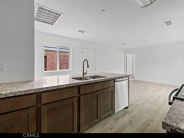 1413 Oregon St — Photo 5