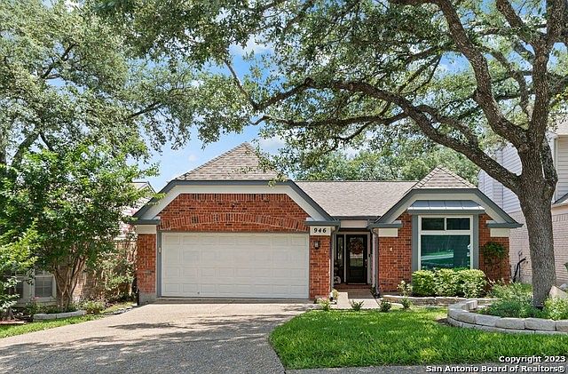 1st image of 946 Amberstone Dr