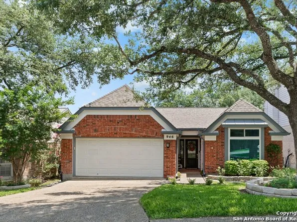 946 Amberstone Dr, San Antonio, TX 78258