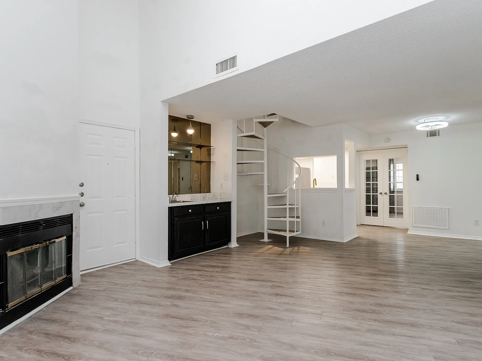 2 bed, 870 sqft, $1,575 — Photo 3