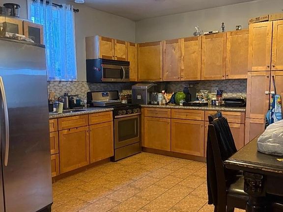 3rd image of 608 Adams Ave