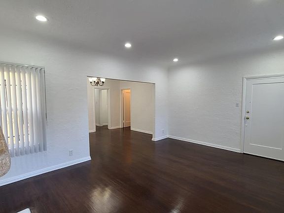 4th image of 465 N Orange Grove Ave