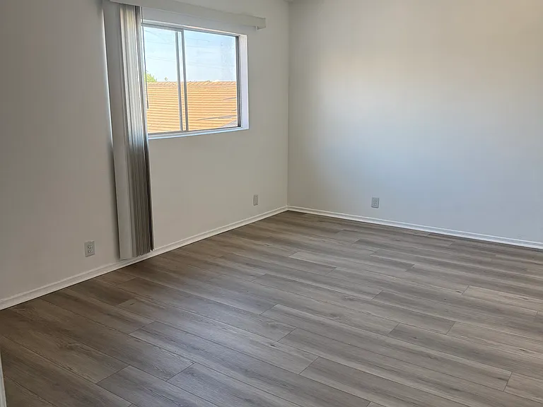 W 141st St — Photo 10
