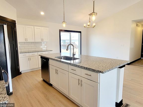 5th image of 310 S Gloria Dr