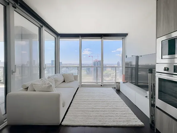 4720 Lougheed Hwy #3211, Burnaby, BC V5C 0M8