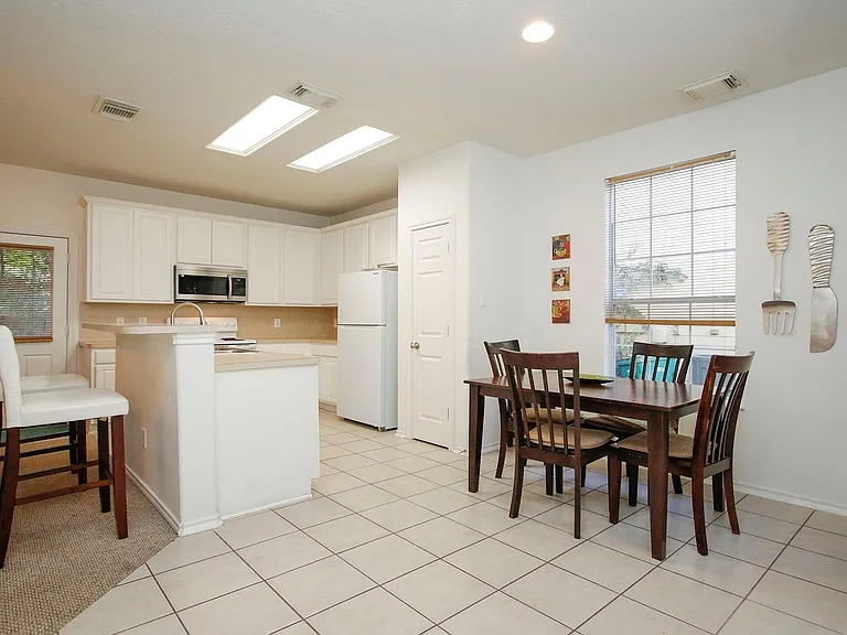 191 N Burberry Park Cir — Photo 6