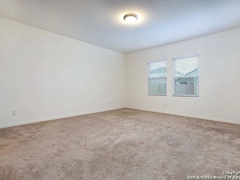 12530 Larissa — Photo 11