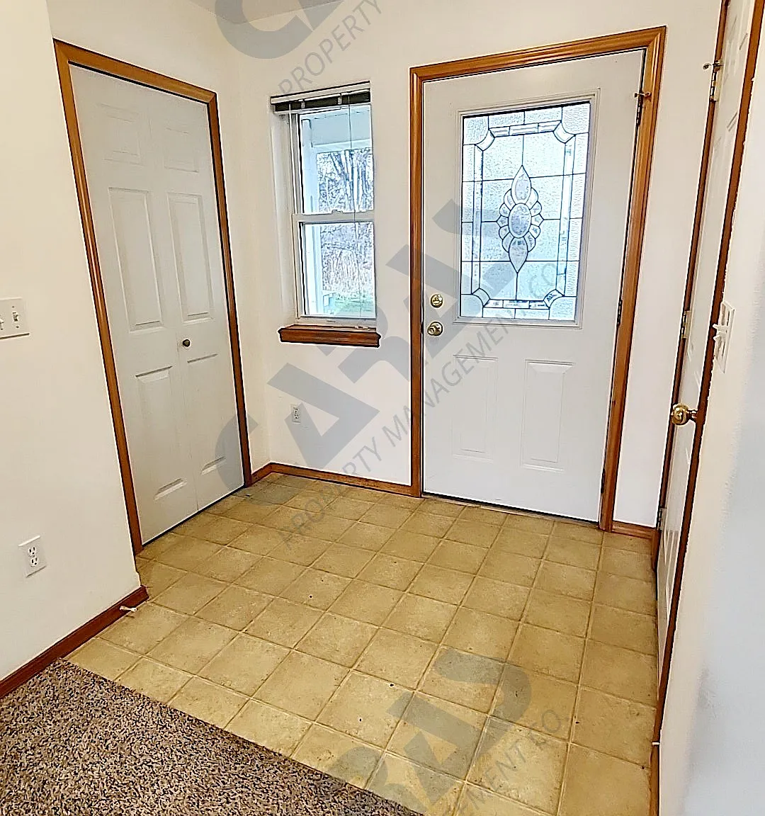 3 bed, 1.5 bath, 1150 sqft, $1,650 — Photo 2