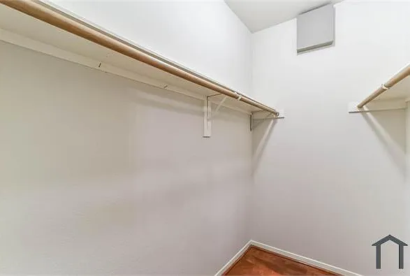 5 bed, 2316 sqft, $2,600 — Photo 2