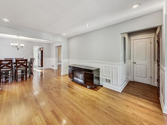 3rd image of 6718 S Tripp Ave
