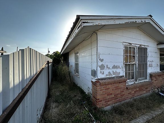 4th image of 2739 Kay Ave