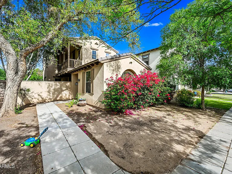 15340 W Dahlia Dr — Photo 1