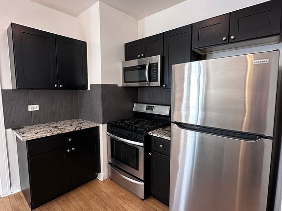 2nd image of 5620 N Western Ave #202