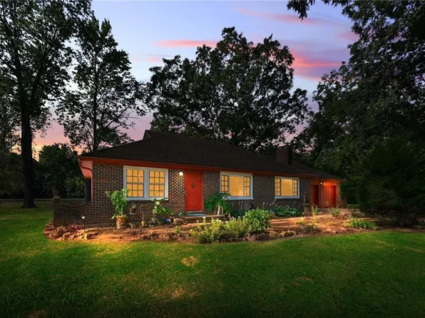 304 South St, East Lynne, MO 64743