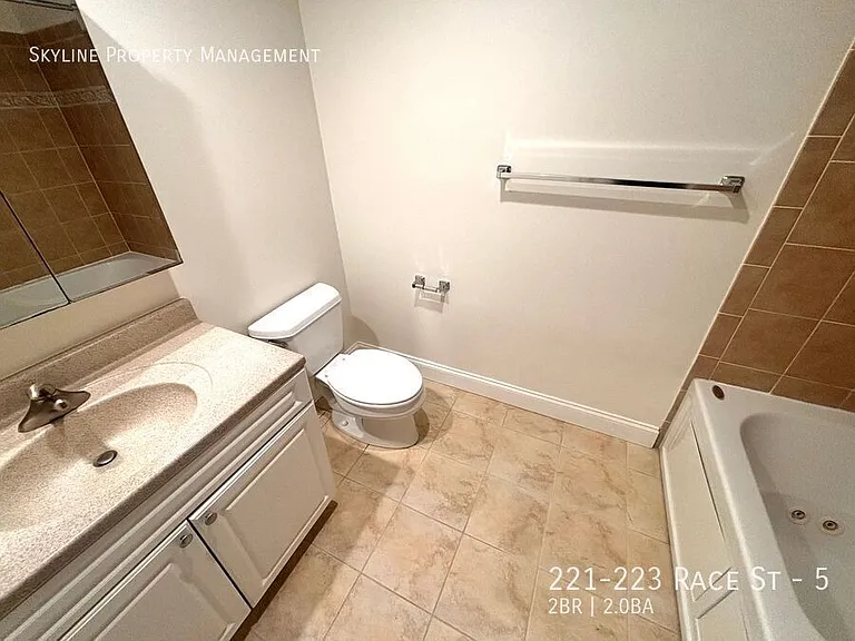 221-223 Race St #5 — Photo 14