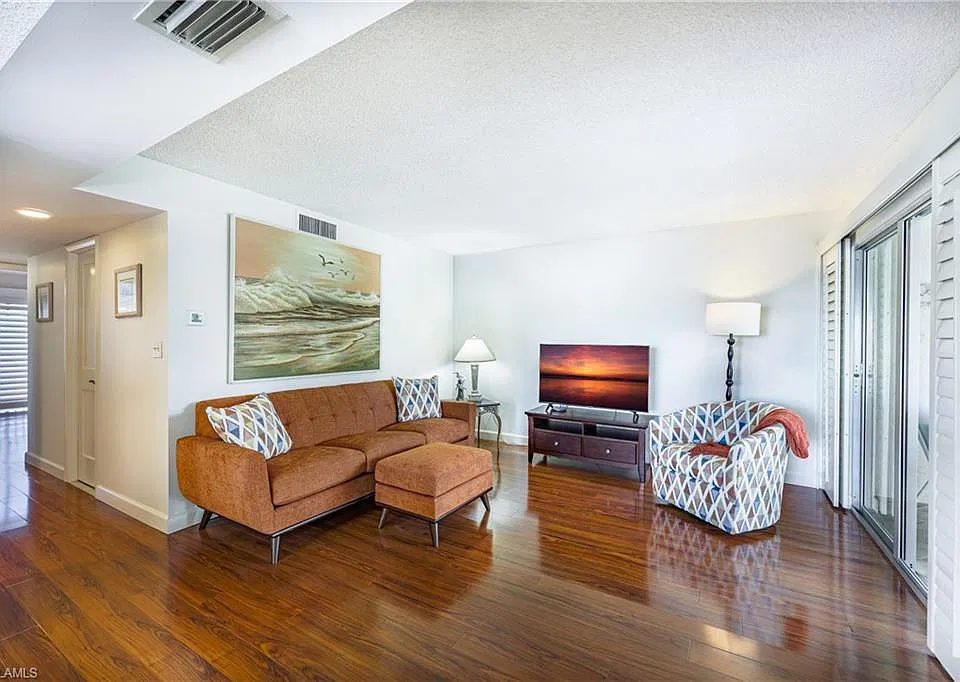 3200 Gulf Shore Blvd N #205