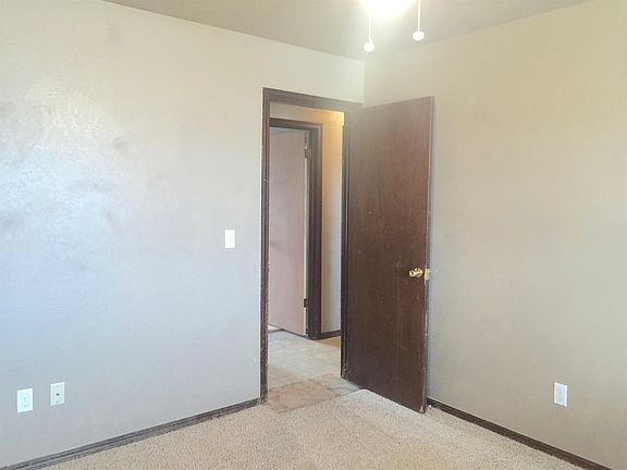 3rd image of 1723 Fremont Dr