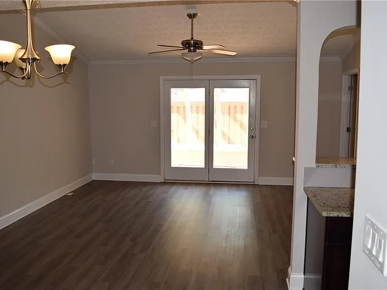 227 Goshen Ln — Photo 9