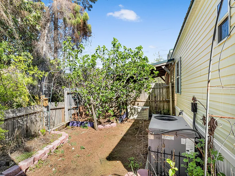 1449 Suncrest St — Photo 16