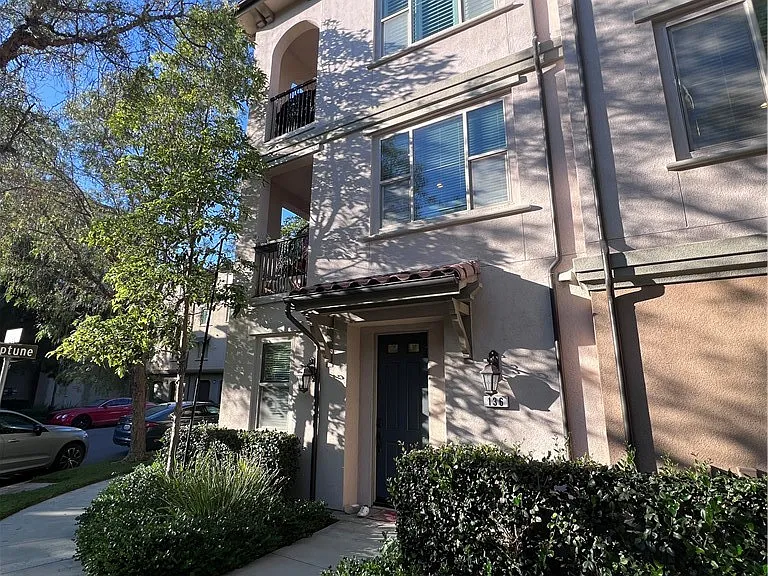 136 Neptune — Photo 1