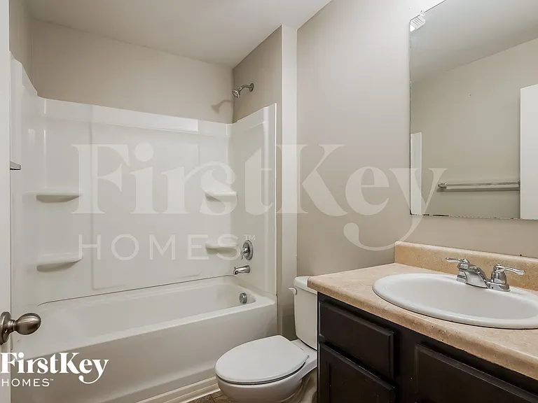 4631 Woodford Cir — Photo 16
