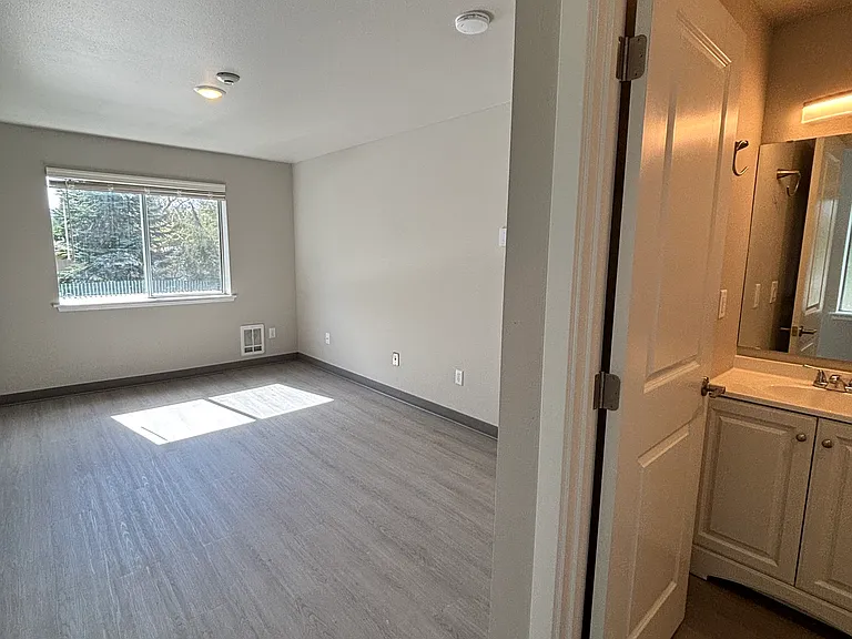 Chambers Crest Apartments — Photo 72