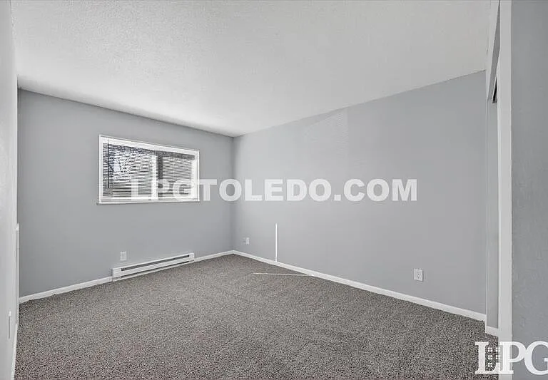 3348 Arlington Ave #8 — Photo 13