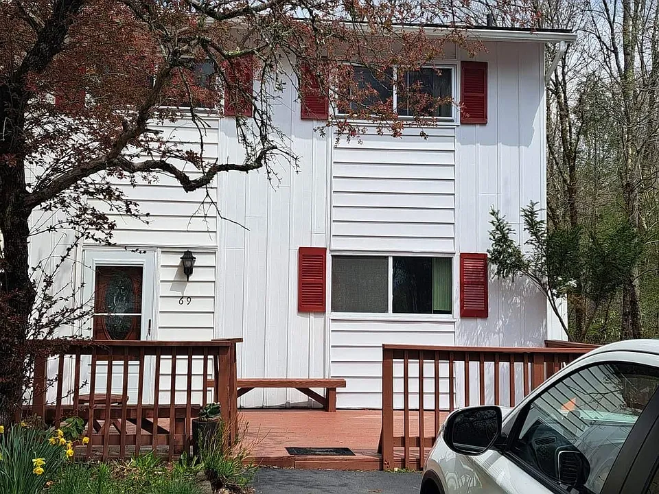 69 Robert Rd